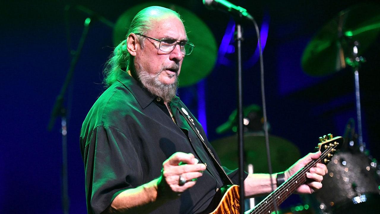 Steve Cropper, guitarist for the Blues Brothers and Booker T., dies at 84 Fox News